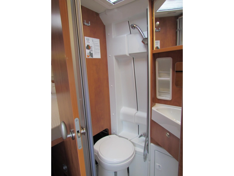 Malibu Van Comfort 600 DB Querbett, Automatik Foto: 5
