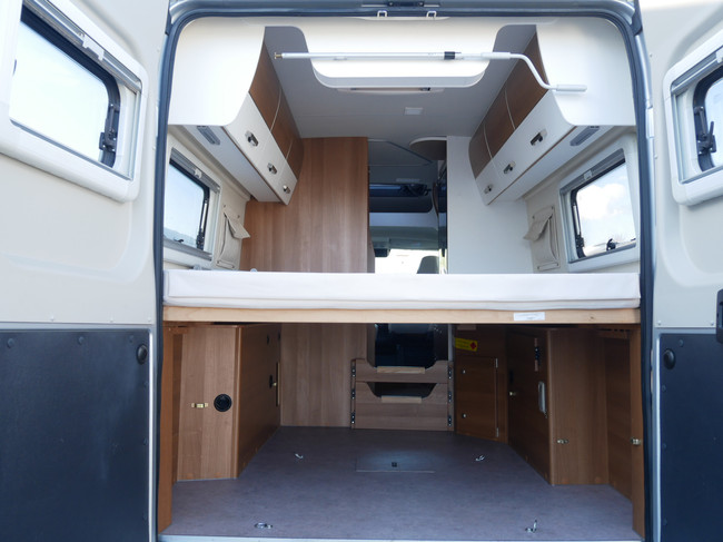 Knaus Van Tourer, Camas longitudinales, Techo elevable para dormir, Autom&aacute;tico de 9 velocidades. foto: 20
