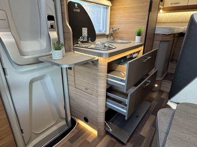 Weinsberg CaraCompact Pepper Edition 600 MEG 140 CV Euro 6 Fiat Ducato 8 **Camas individuales/Portabicicletas/Litio/Inversor/2x Smart TV/Navegador/C foto: 11