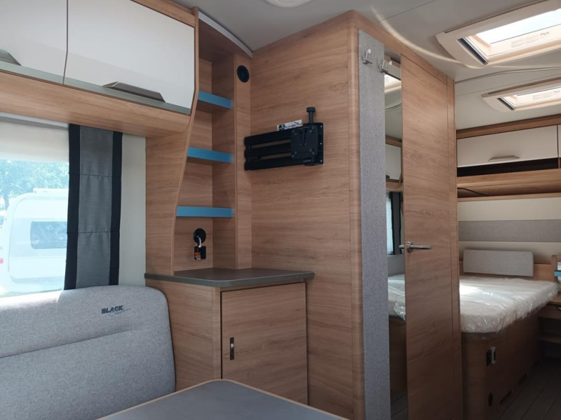 Knaus Sudwind Black Selection 460 EU  foto: 3