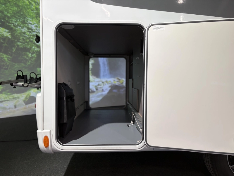 LMC Tourer 660 lengte bedden - weinig km  foto: 2