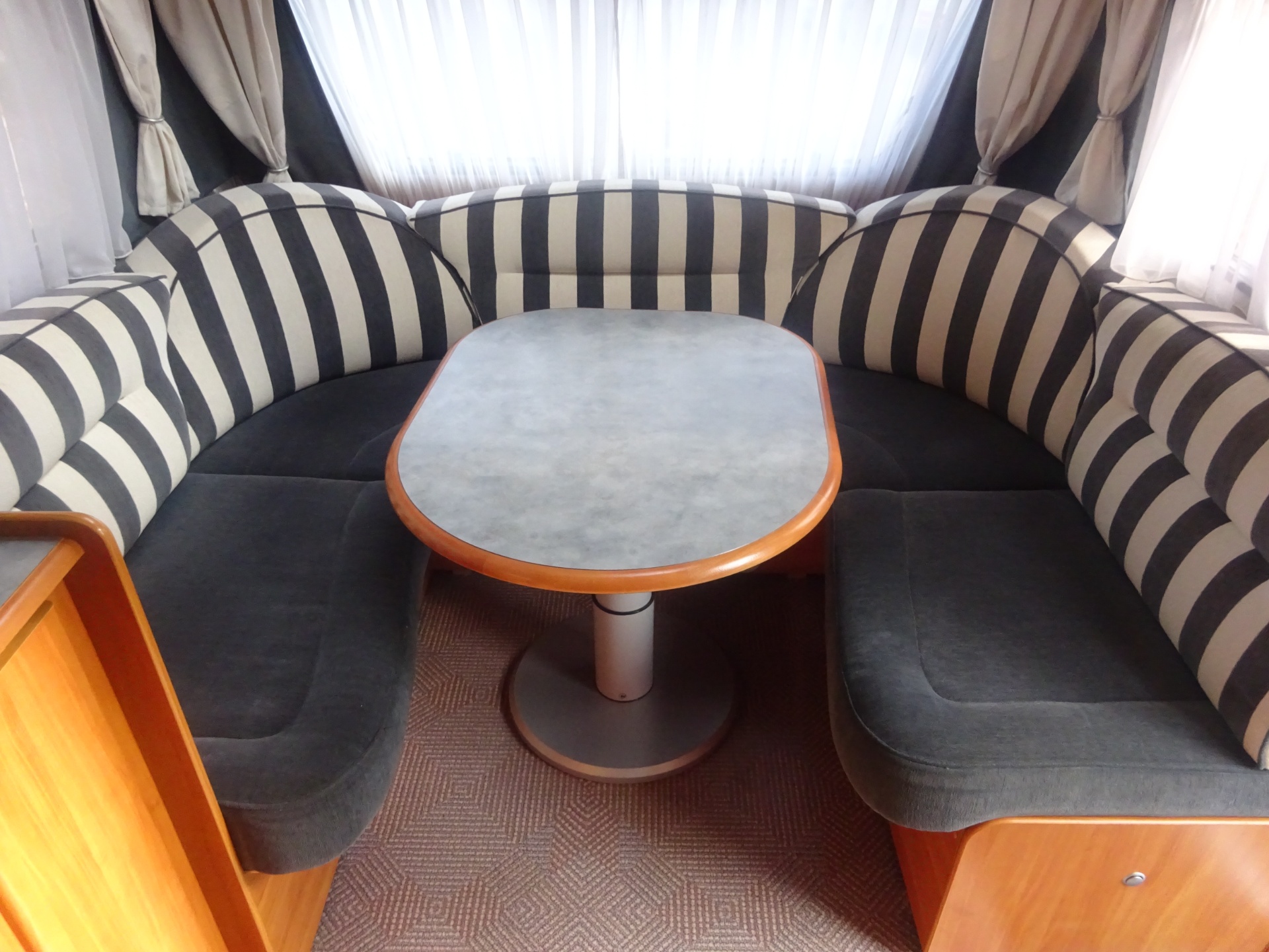 Dethleffs Beduin 510 DB Frans Bed en Rondzit  Zeer Mooie Caravan foto: 6