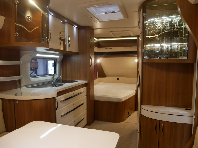 Hobby Excellent 540 UFE Incl. mover en fietsenrek  foto: 6