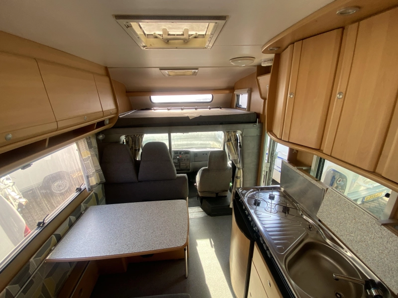 Dethleffs Globetrotter 6 PERS Met stapelbed &XXL garage  foto: 7