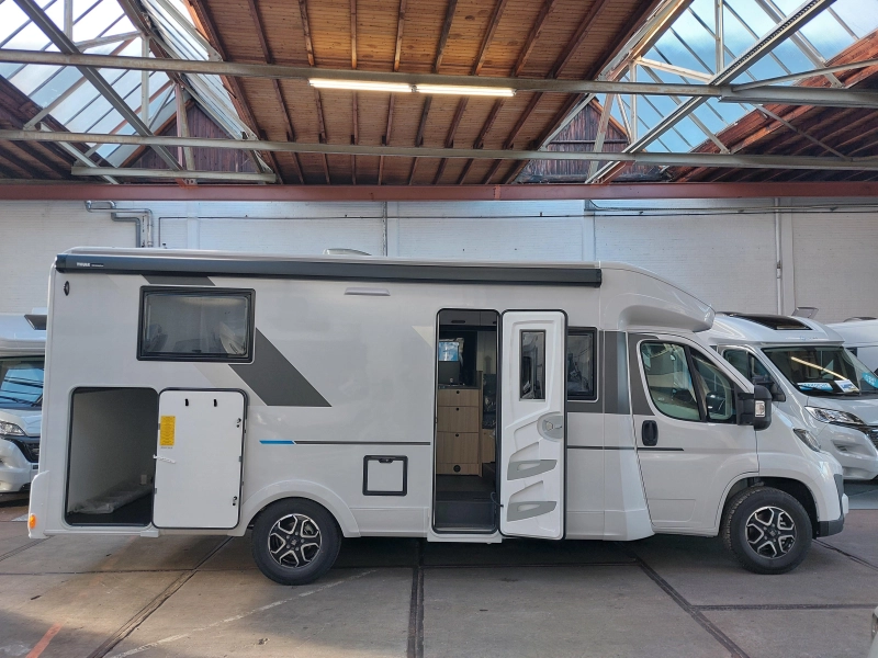 Sun Living S 72 DL Special Edition € 90.000  foto: 1