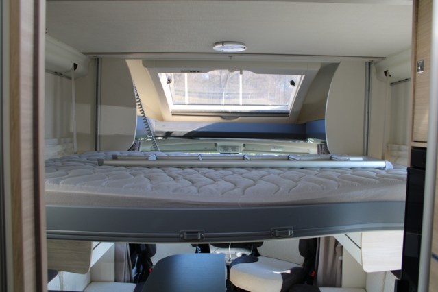 Challenger Graphite Vip Edition T 328 idem Chausson 788 AUTOM&Aacute;TICO Fiat 140 cv equipado con cama Queen y cama abatible 4 pers. (76 foto: 51