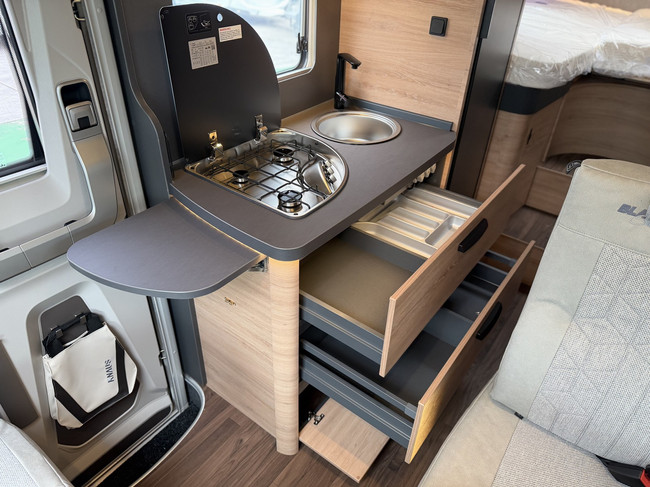 Knaus Live Wave 650 MEG Black Select foto: 17