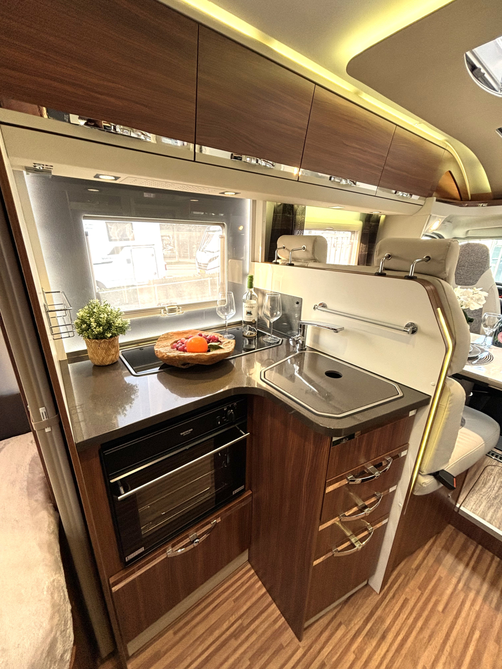 Adria Coral Supreme 670 SLT ENKELE BEDDEN UNIEK! ALDE  foto: 6