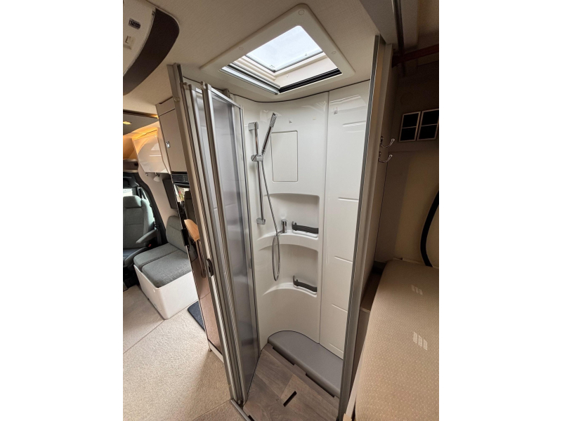 Hymer Tramp 685 topstaat face to face zit  foto: 16