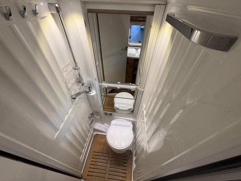Hymer Exsis-I 474 zonnepaneel / bearlock  foto: 13