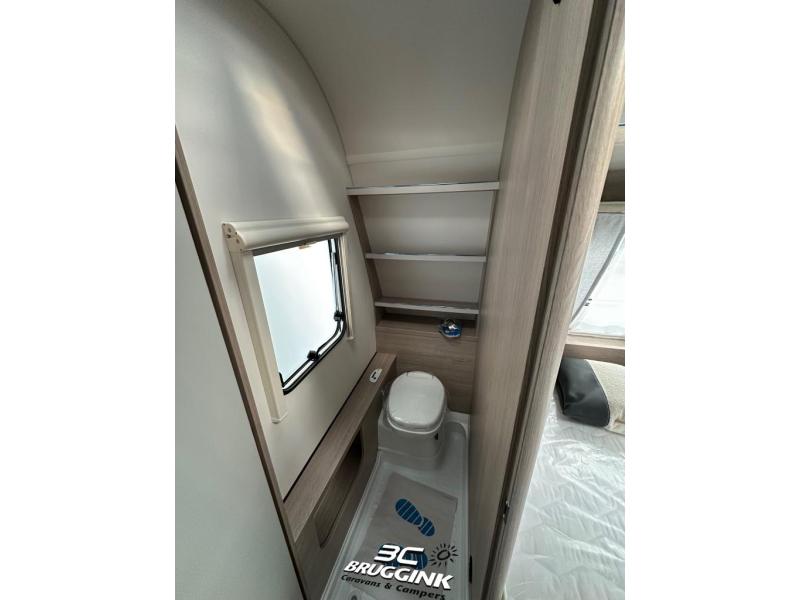 Bürstner Premio SkyLine 460 TS - FRANS BED  foto: 10