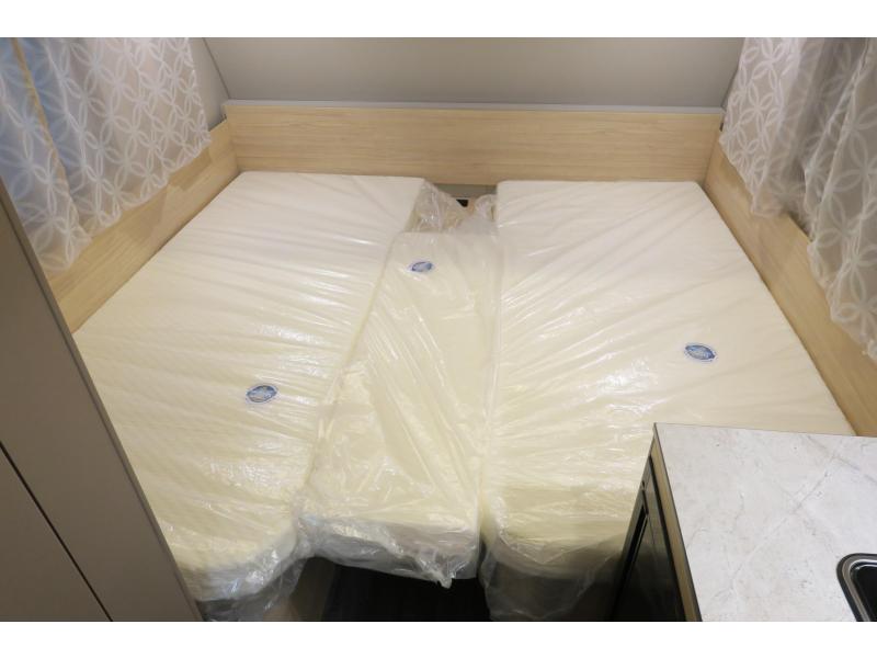 Weinsberg CaraCito 470 EU ENKELE BEDDEN  foto: 4