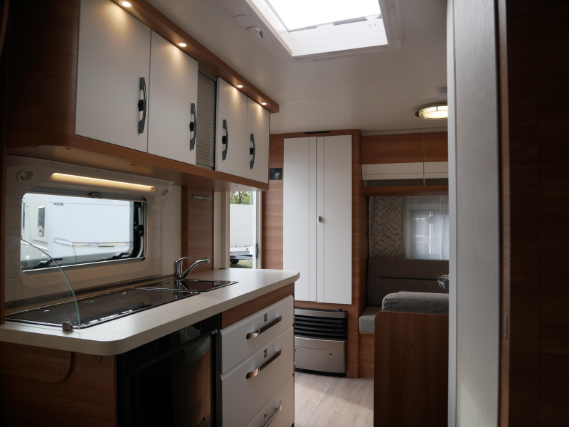 Hobby De Luxe 440 SF Incl. mover en fietsenrek  foto: 13