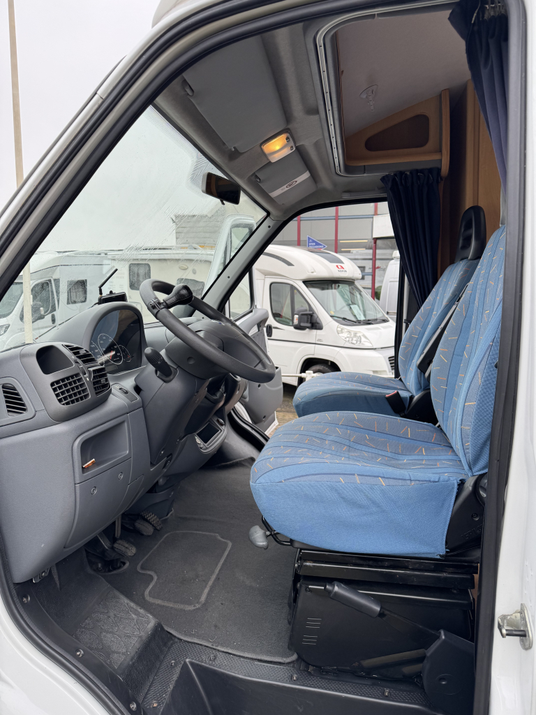 Dethleffs Globebus 1 110 PK, Dwarsbed, halve-treinzit, draaistoelen, Motor airco, nette camper, lengte 6.00 Bj. 2006 Camper centrum on the road Marum  foto: 14