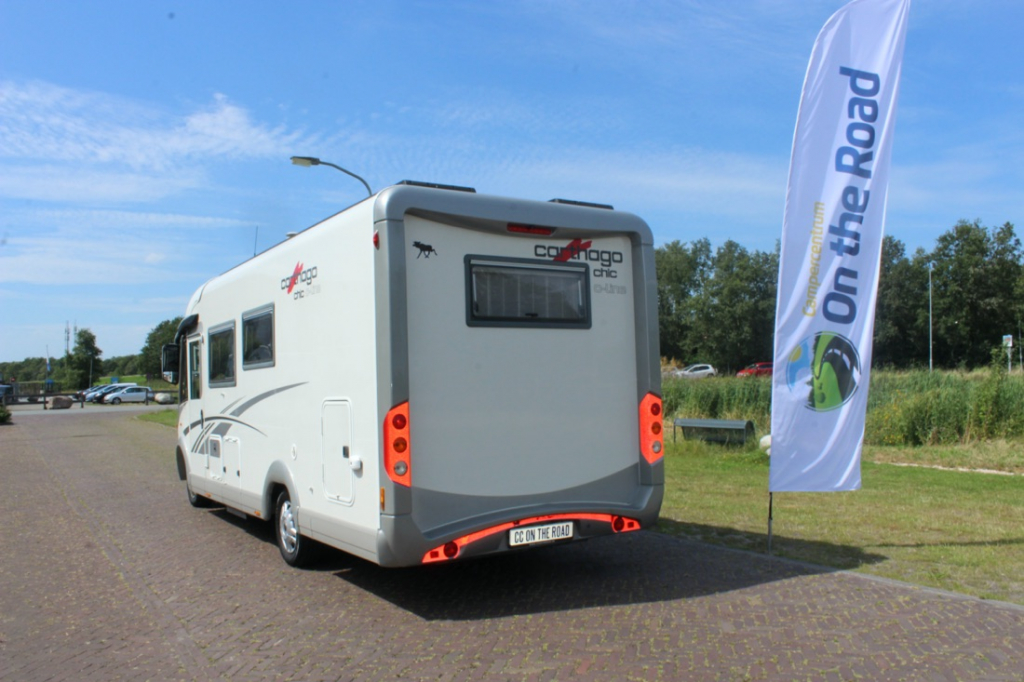 Carthago 4.2  Integraal 2.3 M-jet 148 PK, Alko chassis light, Motor-airco, Hefbed & dwarsbed, Garage, Draaistoelen voor, L zit, zij-zit, etc. Marum (Groningen) foto: 32