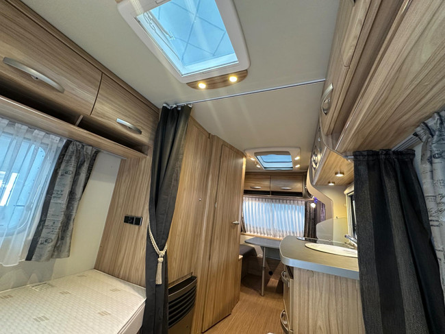 Eriba Nova Light 442 Crystal Silver foto: 18