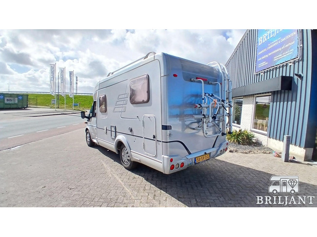 Hymer TEILINTEGRIERT HV 522 .. 2006 Querbett Foto: 2