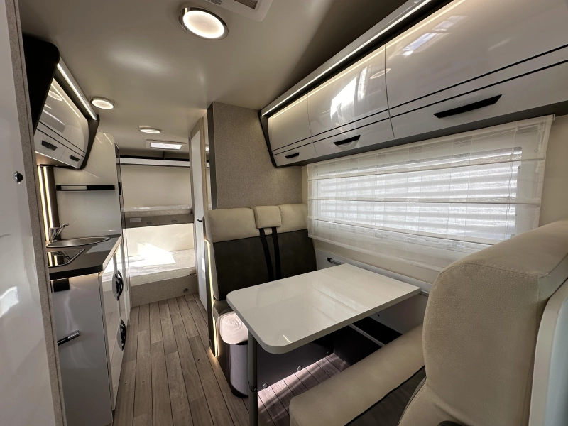 McLouis Glamys 320 8-Person Alcove 140HP photo: 7