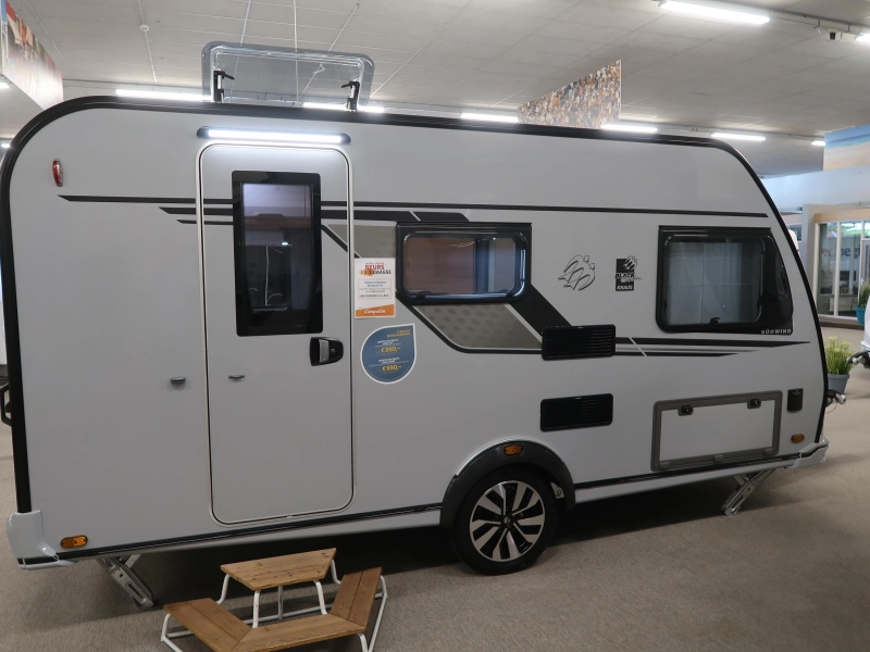 Knaus Sudwind Black Selection 420 QD COMPACT EN GROTE KEUKEN !  foto: 1