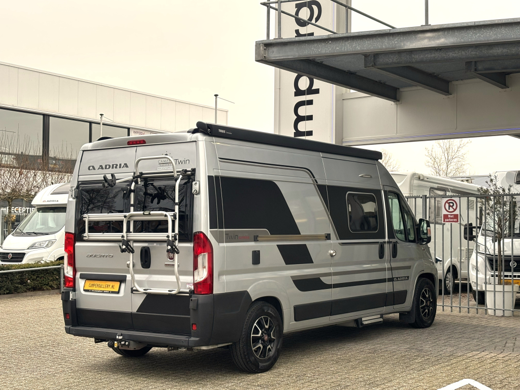 Adria Twin Supreme 600 SPB 9-TRAPS AUTOMAAT DWARSBED EURO6 foto: 20