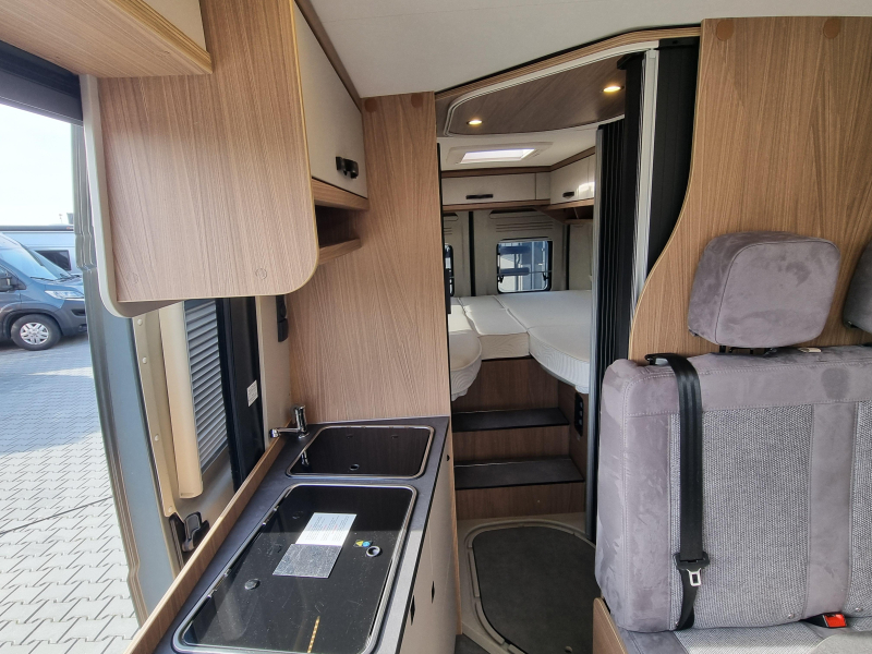 Pössl Roadcruiser 640 Automaat Lengtebed  foto: 12