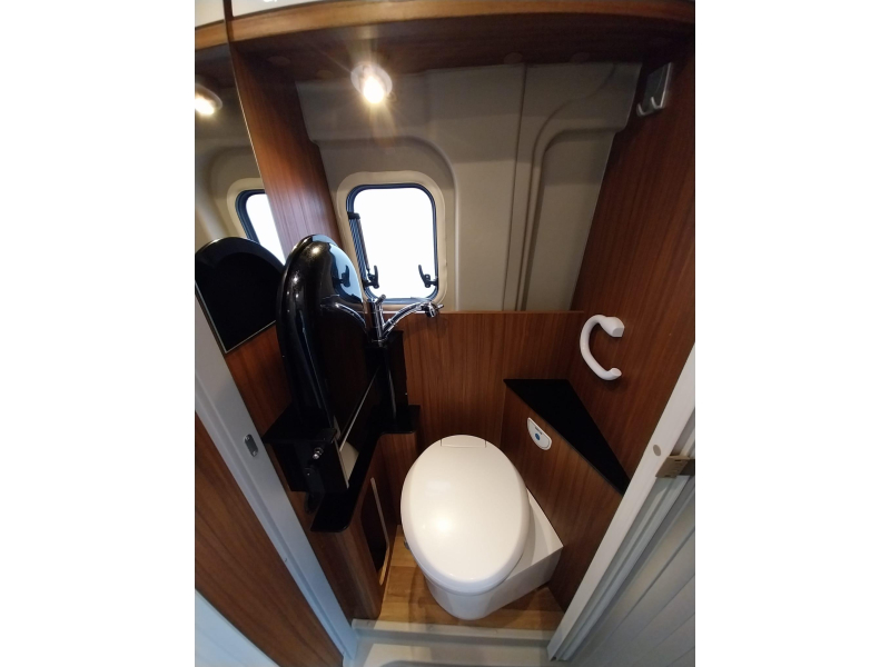 Globecar Roadcamp R met een lengte van 560cm  foto: 11