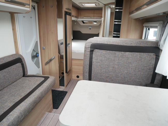 Knaus Sky TI 650 MF, Autom&aacute;tico, Cama francesa, Elevador de bicicletas foto: 9