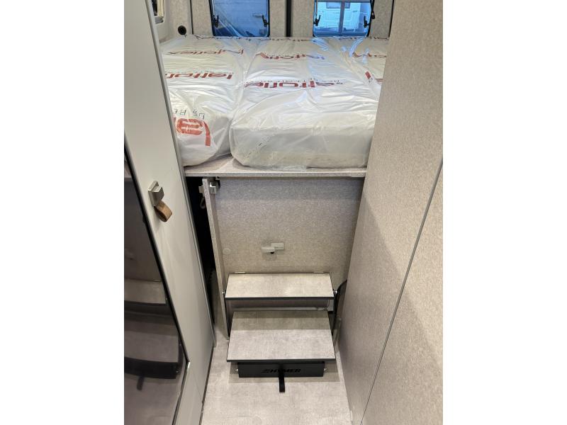 Hymer Grand Canyon S 700 4x4 - lifting roof - length bed photo: 14
