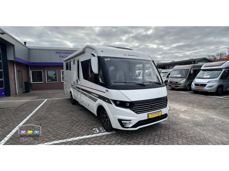 Adria Sonic I 700 SC muy completo foto: 1