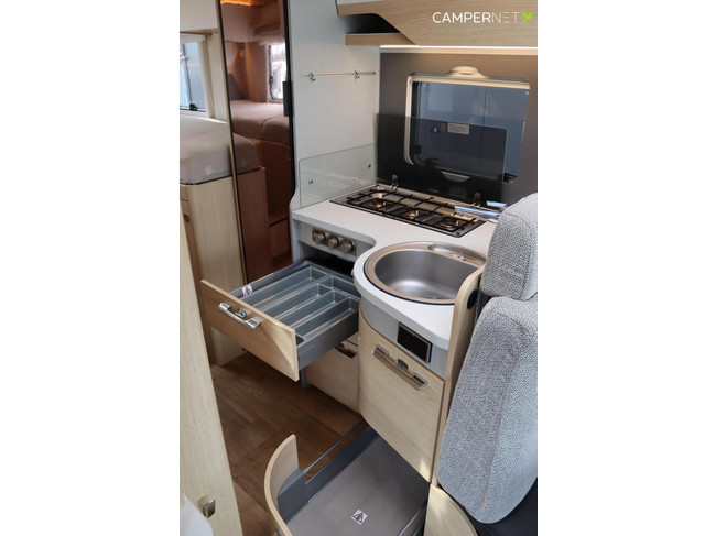 Hymer BMC-I 600 White Line 177cv Autom&aacute;tico | Cama abatible | Camas longitudinales | Control de crucero adaptativo | Chasis SLC | Ventilaci&oacute;n de inodoro SOG | Doble vivienda foto: 12
