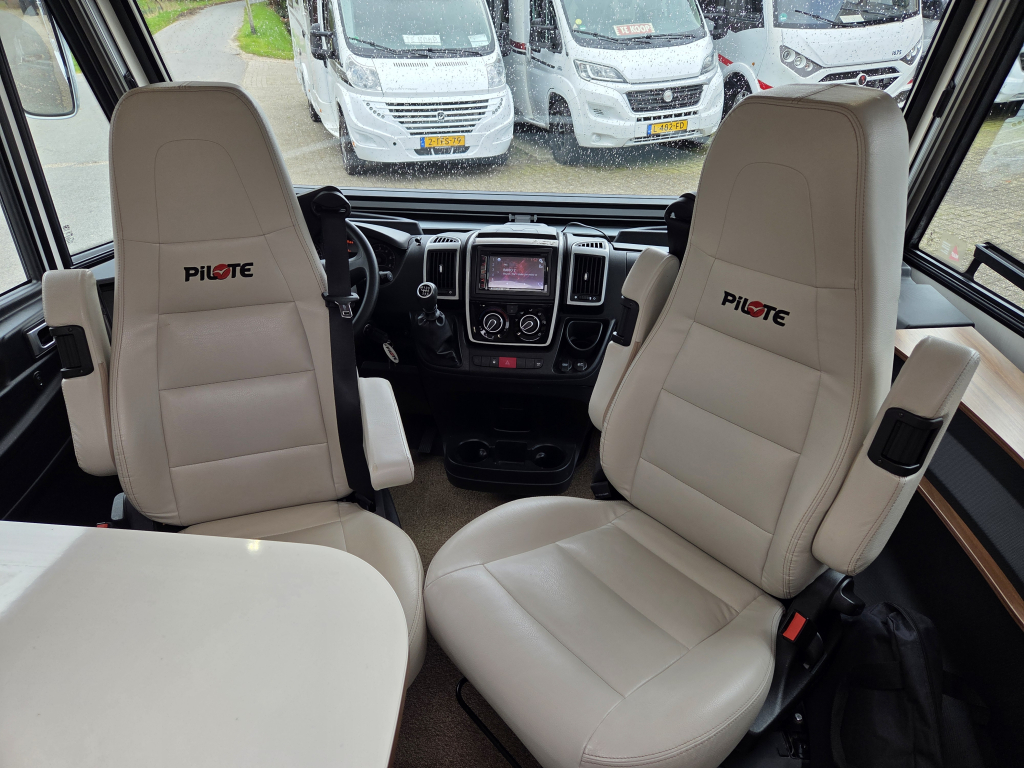 Pilote Sensation P740 Queensbed 2018 foto: 21