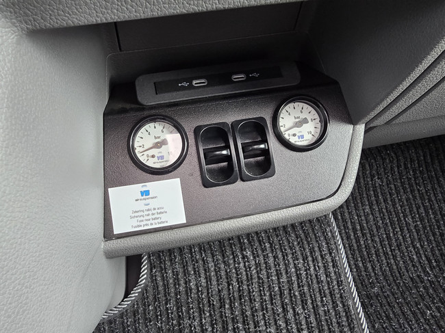 Knaus VAN TI PLUS 650 MEG PLATINUM SELECTION AUTOMATIK 180 PS NUR 16.866 KM !! KLIMAANLAGE LUFTFEDERUNG TV + SATELLIT L&Auml;NGSBETTEN DREHBARE ABNEHMBARE ANH&Auml;NGERKUPPLUNG Foto: 13