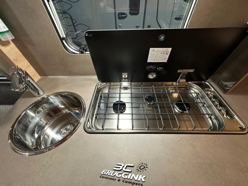 Knaus Sudwind 60 Years 450 FU FRANZ&Ouml;SISCHES BETT UND RUNDSITZ Foto: 7