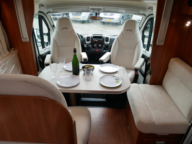 Laika Ecovip 409 Lengtebedden, Hefbed, Luxe Half Integraal XXL Garage!! foto: 7