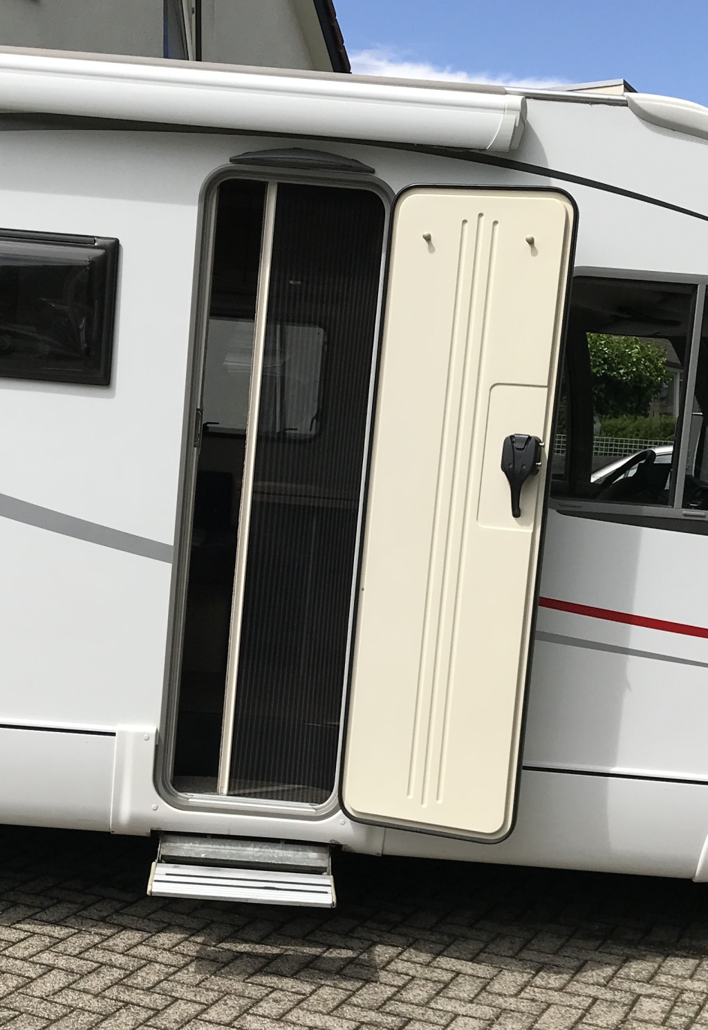 Bürstner Viseo i 690 # level systeem # Enkele bedden & Hefbed # foto: 2