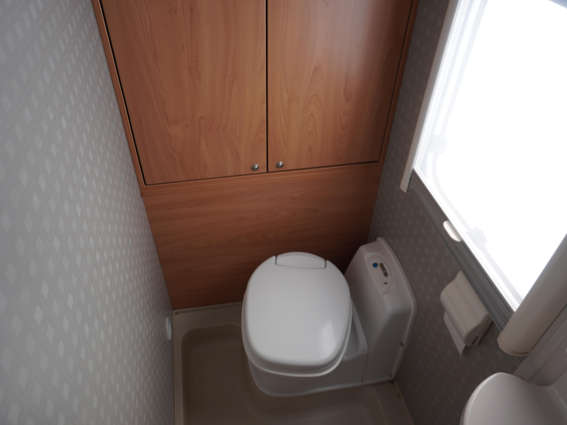 Bürstner Ventana 460 TS MET MOVER EN VOORTENT  foto: 9