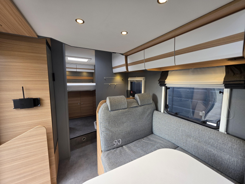 Dethleffs Just 90 T 7052 DBM Queensbed / Hefbed  foto: 12
