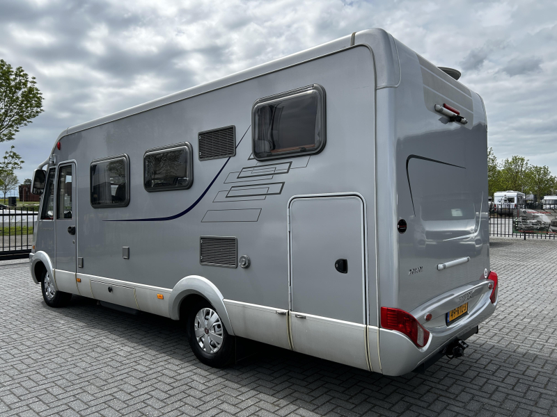 Hymer B614 CL Dwarsbed/Hefbed/160pk  foto: 3