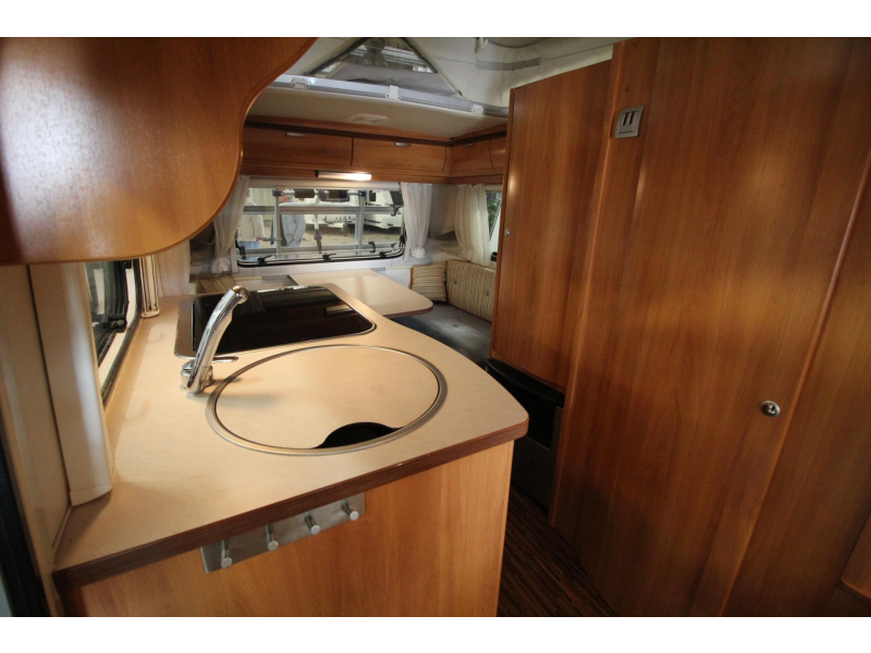Eriba Touring Triton 430 GT Techo elevable, Mover, Avance foto: 7