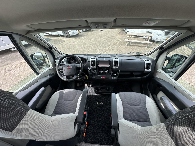 Adria Twin 640 SLX 150 hp solar panel photo: 7