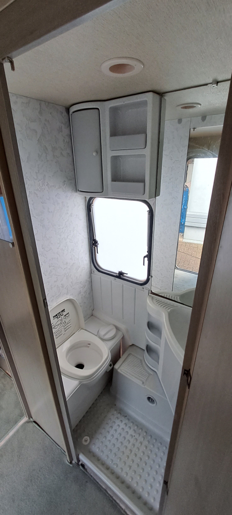 Caravan ADRIA Unica 461 Met voortent en inboedel! 5 pers foto: 13