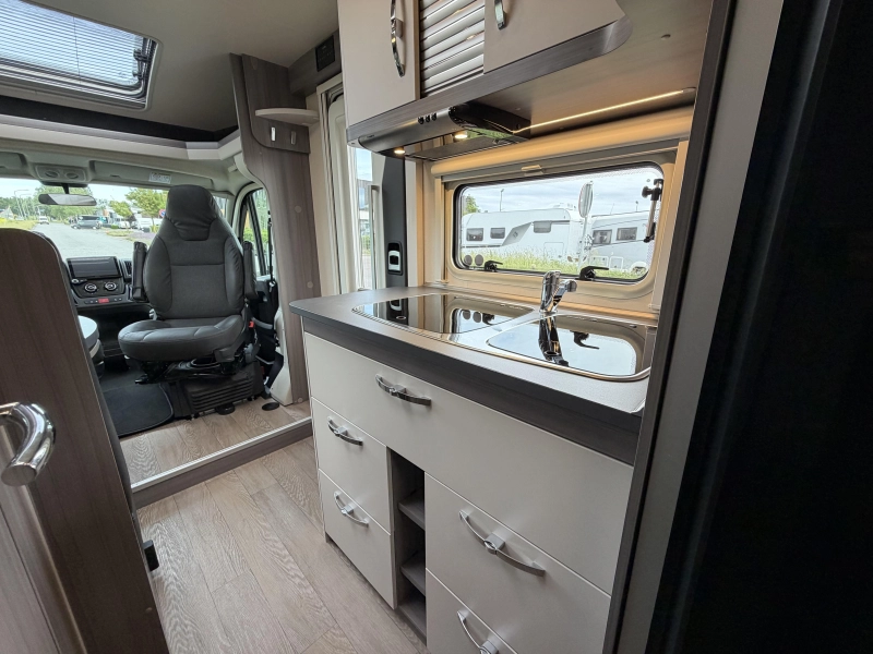 Hobby On Tour Edition 65 GE Thule bike lift, 165HP photo: 6