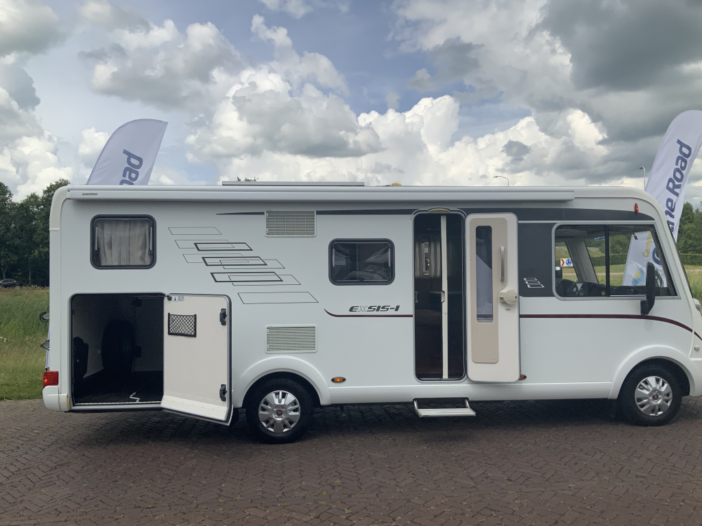 Hymer Exsis-I 674 EX 2.3 MultiJet 160 PK,Integraal,Motor-airco, 2 Lengte-bedden, Hef-bed, Garage, Trekhaak, etc, etc. Camper centrum on the road  foto: 3