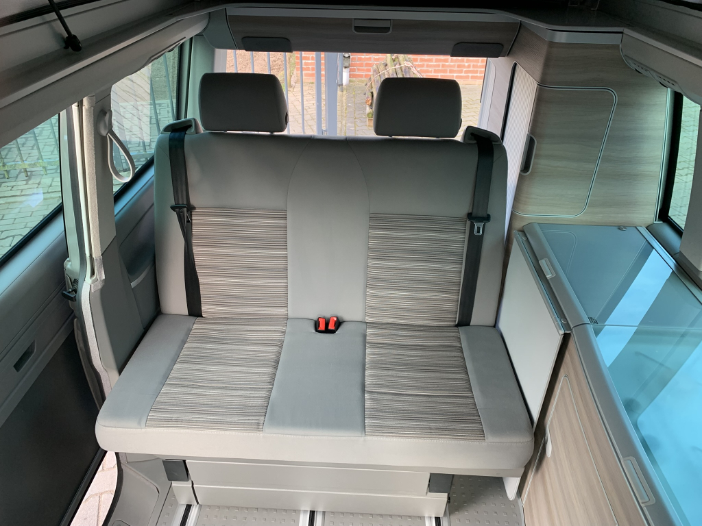 VOLKSWAGEN CALIFORNIA photo: 10