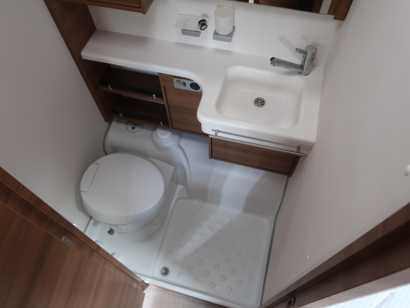 Dethleffs Nomad 470 ER MET VOORTENT ISABELLA  foto: 10