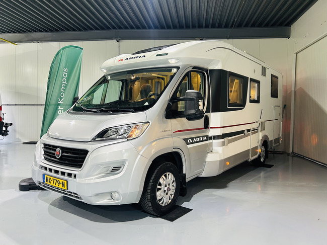 Adria CORAL S 600SL Plus, Autom&aacute;tico, Camas individuales, 1er Propietario 150CV foto: 1