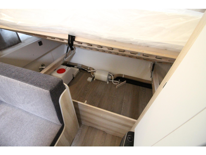 Hobby De Luxe 490 KMF Stapelbedden!  foto: 19