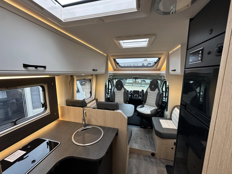 Sunlight T 68 Adventure Edition Dachklimaanlage, Backofen Foto: 11