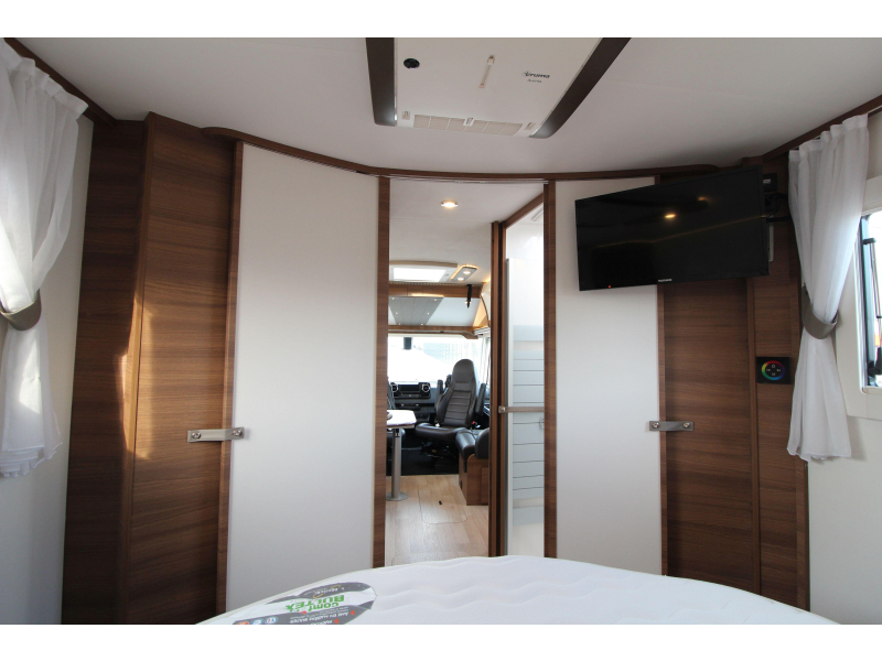 Rapido M96 Queensbed + Hefbed  foto: 41