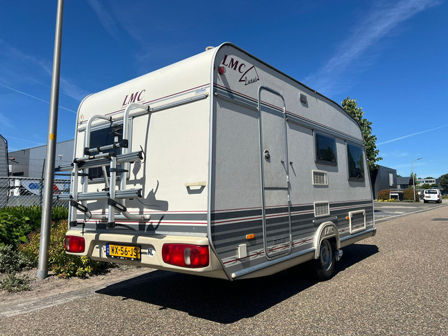 LMC 450 | Porte-v&eacute;los | Mover semi-automatique | Dinette | Auvent | Chauffage photo : 4
